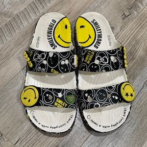 😊 Smiley World Crocs 😉